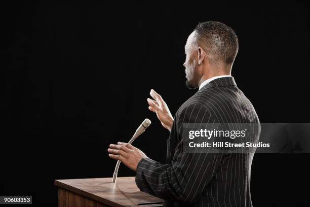 african man speaking at podium - politicians stockfoto's en -beelden