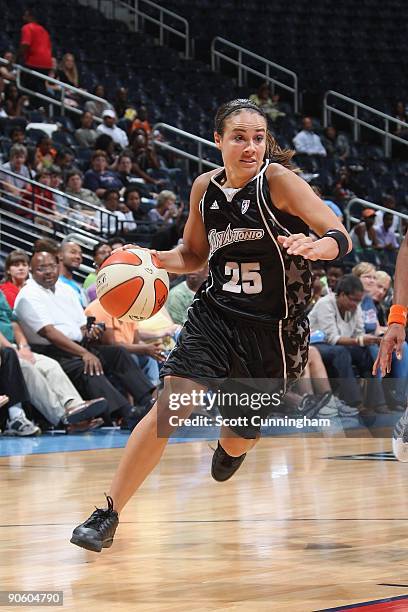 Becky Hammon of the San Antonio Silver Stars moves the ball against the Atlanta Dream during the game at Philips Arena on August 20, 2009 in Atlanta,...