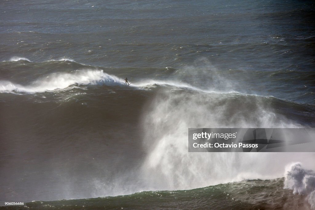 Big Wave Surfers Head to Nazare