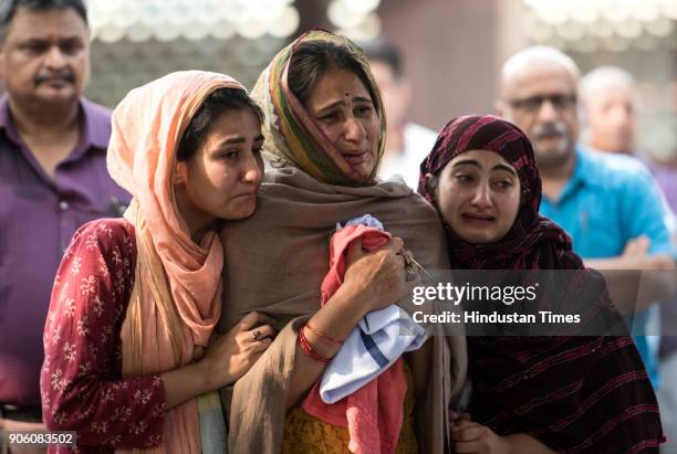 Wife and Daughters of Vijay Chand Katoch at Vile Parle crematorium, Vijay Chand Katoch who died in chopper crash with other ONGC employees on January...