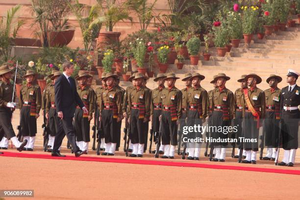Hungarian Prime Minister Ferenc Gyurcsany receives ceremonial welcome at the forecourts of Rashtrapati Bhavan, in New Delhi.
