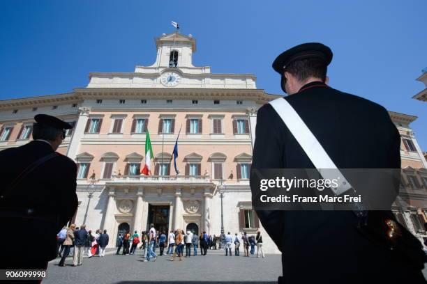 guards in front of palazzo montecitorio, rome, lazio, italy - piazza di montecitorio stock pictures, royalty-free photos & images