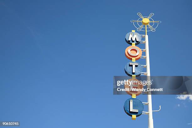 retro motel sign route 66 - albuquerque novo méxico - fotografias e filmes do acervo