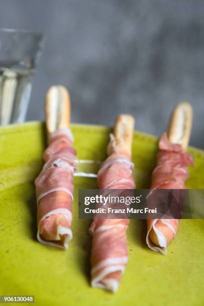 san daniele auf grissini, friuli-venezia giulia, italy - prosciutto wrapped stock pictures, royalty-free photos & images