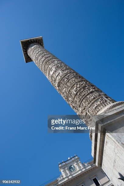 colonna di marco aurelio, piazza di colonna, piazza di colonna, rome, lazio, italy - bas reliëf stockfoto's en -beelden
