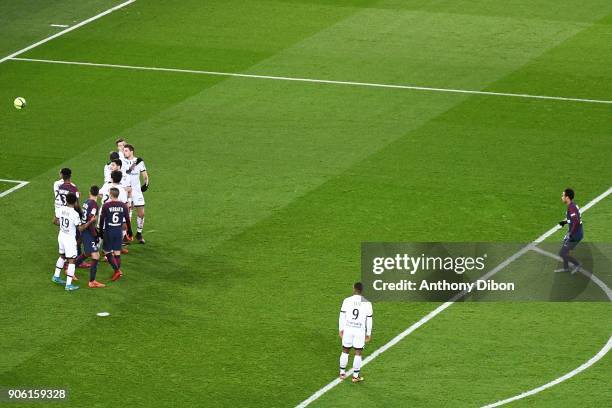 Neymar Jr of PSG scores a free kick during the Ligue 1 match between Paris Saint Germain and Dijon FCO at Parc des Princes on January 17, 2018 in...