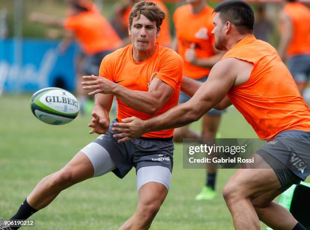 Gonzalo Bertranou of Jaguares passes the ball during a training session at Buenos Aires Cricket & Rugby Club on January 16, 2018 in San Fernando,...