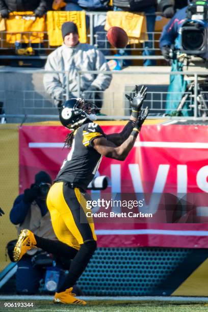 Martavis Bryant of the Pittsburgh Steelers makes a touchdown reception during the second quarter against the Jacksonville Jaguars in the AFC...