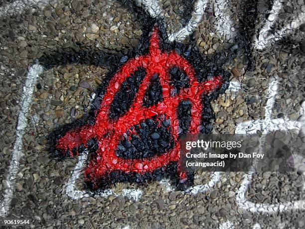 anarchy graffiti - símbolo da anarquia - fotografias e filmes do acervo
