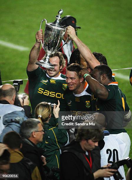 Jannie Du Plessis , John Smit and Tendai Mtawarira of South Africa hold the Tri Nations trophy after winning the Tri Nations Test between the New...