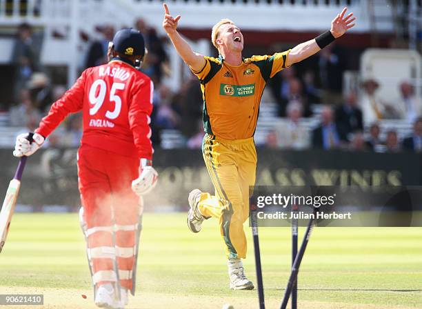 Brett Lee of Australia celebrates the wicket of Adil Rashid of England during the 4th NatWest One Day International between England and Australia at...