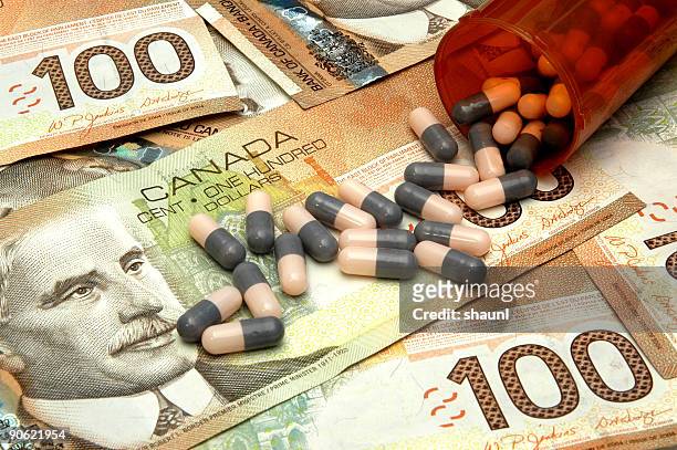 canadian healthcare - canadian one hundred dollar bill 個照片及圖片檔
