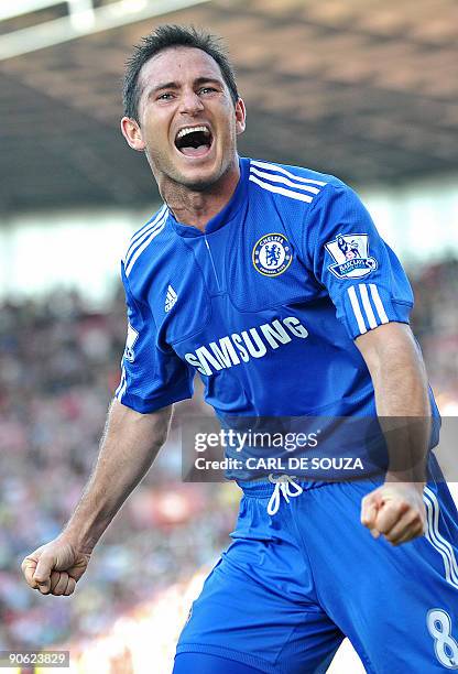 Chelsea's English midfielder Frank Lampard celebrates after a late goal wins them the match 2-1 during the English Premier League football match...