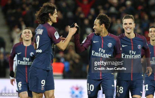 Neymar Jr of PSG celebrates his first goal with Marco Verratti, Edinson Cavani, Giovani Lo Celso during the French Ligue 1 match between Paris Saint...
