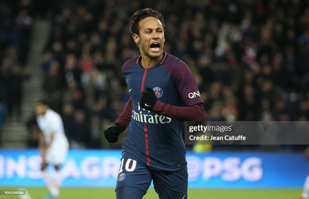 Paris Saint Germain v Dijon FCO - Ligue 1