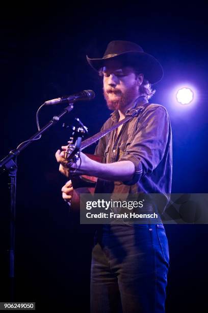 Colt Wall Colter Wall Photos and Premium High Res Pictures - Getty Images