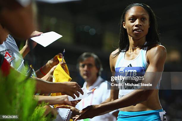 Allyson Felix of USA signs autographs after victory in the women's 200m during day one of the IAAF World Athletics Final at the Kaftanzoglio Stadium...