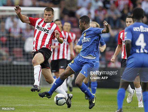 Eindhoven's Danny Koevermans fights for the ball with Roda JC Kerkrade-player Eric Addo, on September 12, m2009 in Eindhoven during their Dutch first...