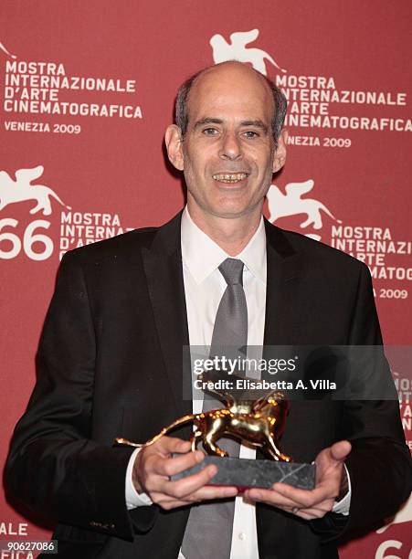 Director Samuel Maoz poses with the Golden Lion award he received for his film 'Lebanon' during the Closing Ceremony Photocall at the Sala Grande...