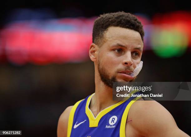 Stephen Curry of the Golden State Warriors waits for the start of play against the Chicago Bulls at the United Center on January 17, 2018 in Chicago,...