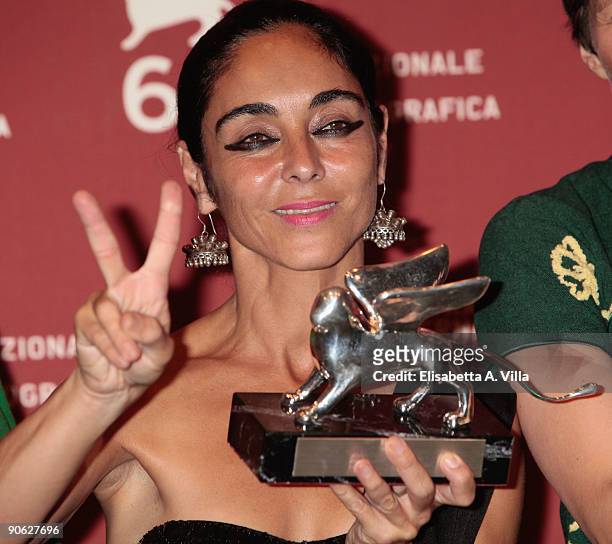 Director Shirin Neshat holds her Best Director award as she attends the Closing Ceremony photocall at the Palazzo del Casino during the 66th Venice...