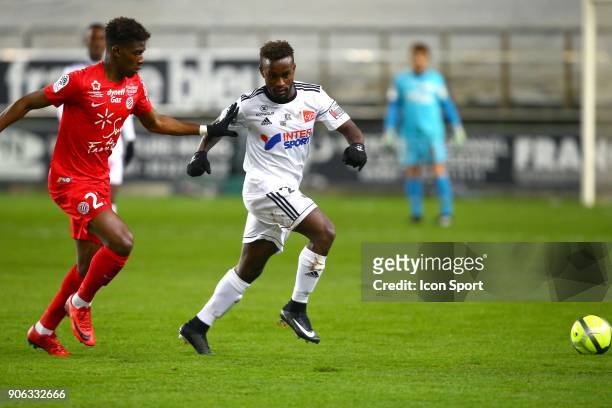 John steven of Amiens and MUKIELE Nordi of Montpellier during the Ligue 1 match between Amiens SC and Montpellier Herault SC at Stade de la Licorne...