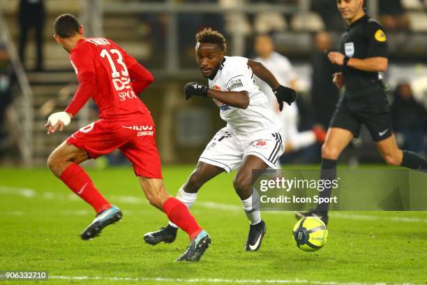 John steven of Amiens and SKHIRI Ellyes of Montpellier during the Ligue 1 match between Amiens SC and Montpellier Herault SC at Stade de la Licorne...