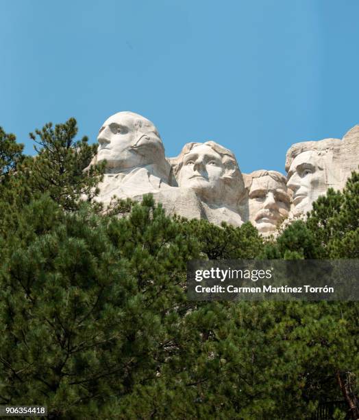 low angle view of mt rushmore national monument against clear sky - mt rushmore national monument imagens e fotografias de stock