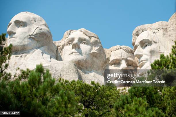 low angle view of mt rushmore national monument against clear sky - mt rushmore national monument imagens e fotografias de stock