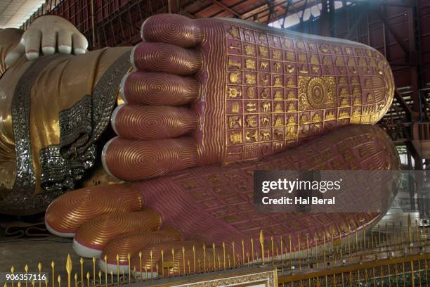 soles of the feet of giant reclining buddha at the kyauk htat gyi pagoda - dharmachakra stock pictures, royalty-free photos & images