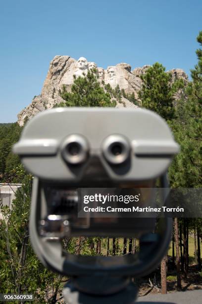 looking through telescope of mount rushmore, south dakota. usa. - panamint range stock pictures, royalty-free photos & images