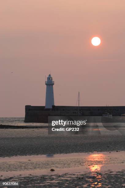 donaghadee lighhouse at dawn, northern ireland - nordirland bildbanksfoton och bilder