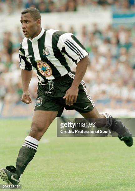 Les Ferdinand of Newcastle United in action, circa 1995.
