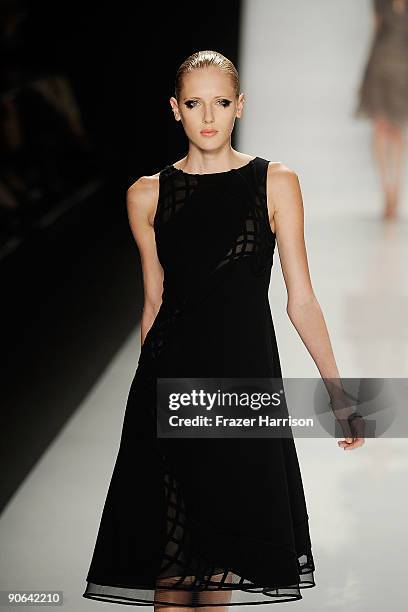 Chado Ralph Rucci - Runway - Spring 2010 MBFW, Nachrichtenfoto
