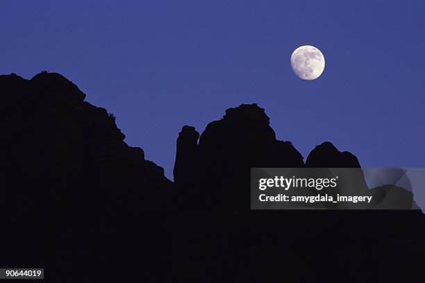 abstract moonrise silueta de paisaje - oak creek canyon fotografías e imágenes de stock