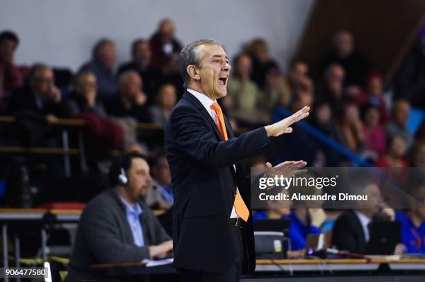 Head coach Pierre Vincent of Schio during the Women's Euroleague match between Lattes Montpellier and Schio on January 17, 2018 in Montpellier,...