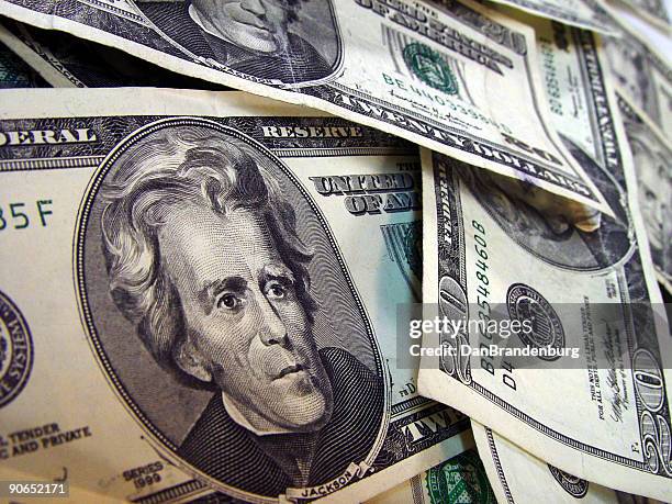 pile de 20 dollars - dollar face photos et images de collection
