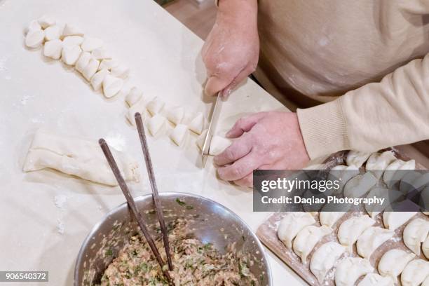 making chinese dumpling - chinese prepare for lunar new year stock-fotos und bilder