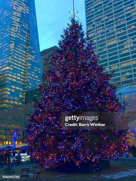 bryant park christmas tree at dusk, nyc - bryant park christmas tree lighting stock pictures, royalty-free photos & images