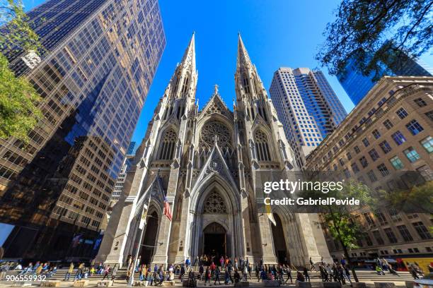 st patrick's cathedral manhattan - catedral de saint patrick manhattan imagens e fotografias de stock
