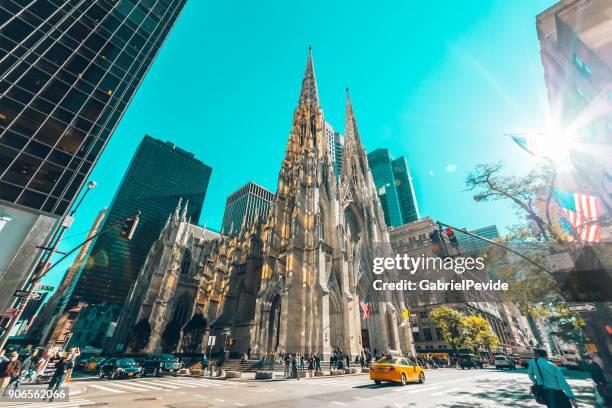 cattedrale di san patrizio a manhattan - cattedrale di san patrizio manhattan new york foto e immagini stock