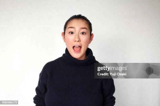 young woman smiling - japaner stock-fotos und bilder