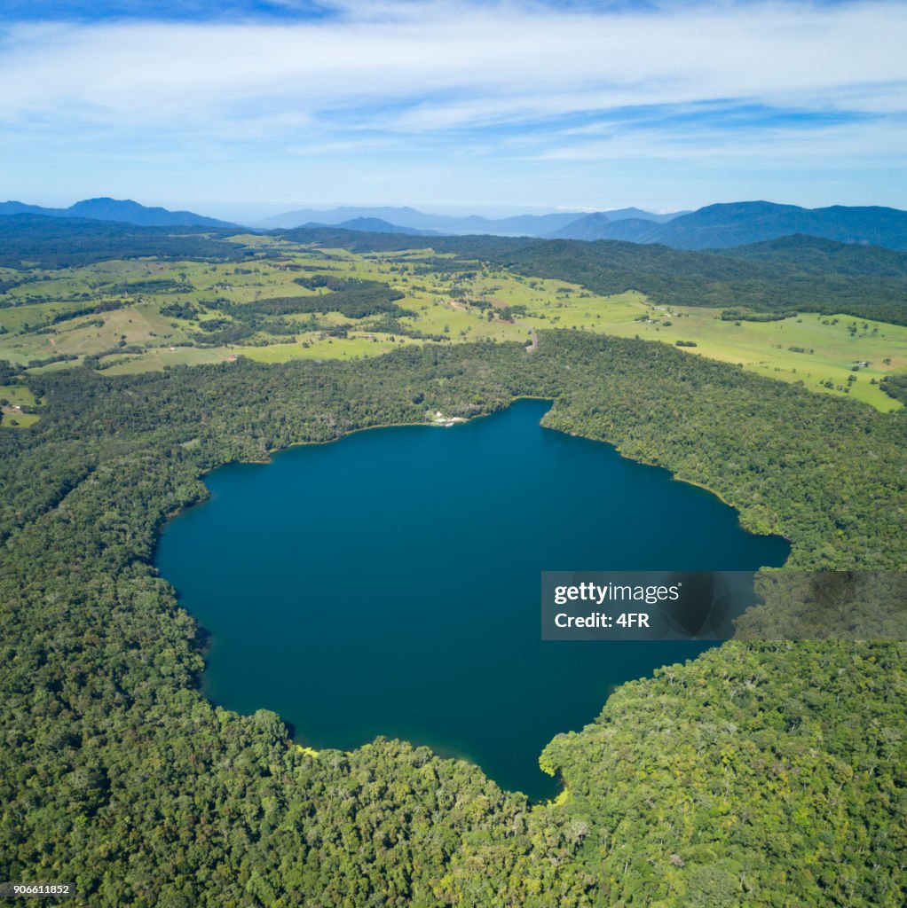 Lake Barrine, Parque Nacional dos lagos de cratera, Queensland, Austrália