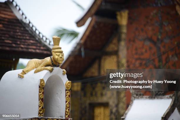 lying statue in wat xieng thong - wat xieng thong stock pictures, royalty-free photos & images