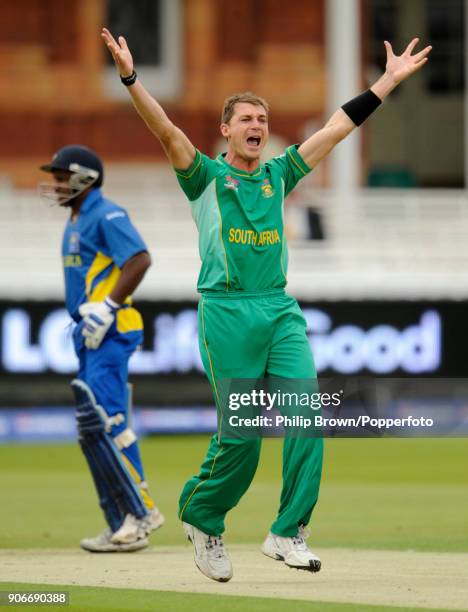 South African bowler Dale Steyn appeals successfully for the wicket of Sri Lankan batsman Sanath Jayasuriya during the ICC World Twenty20 warm-up...