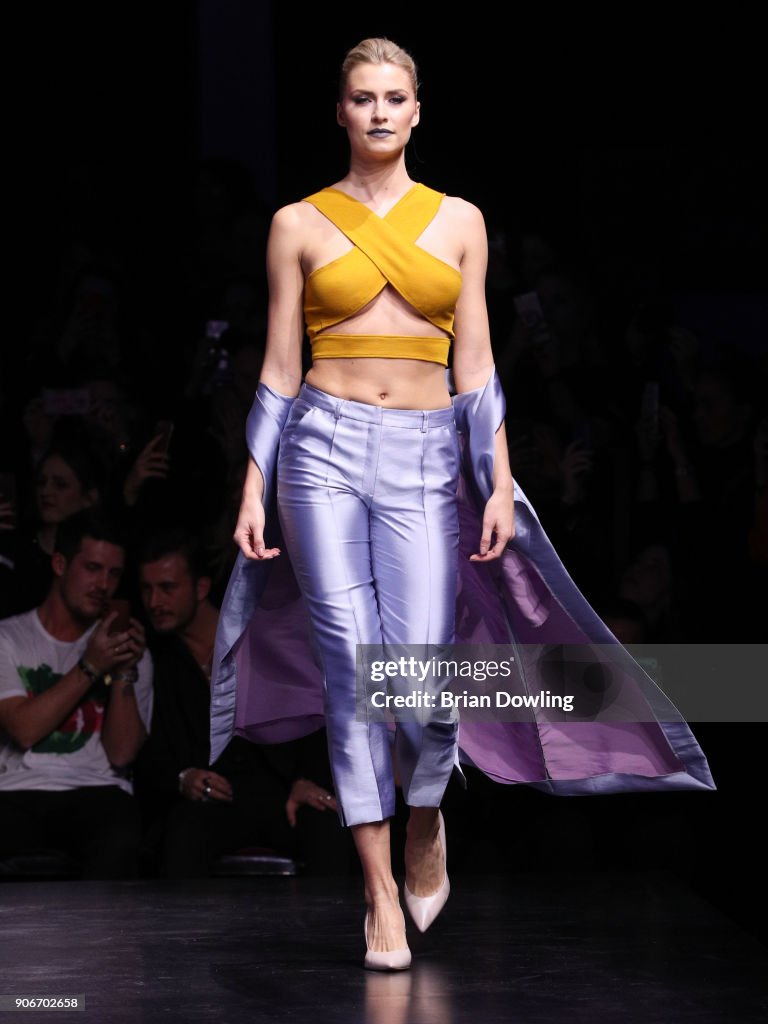 Lena Gercke walks the runway during the Maybelline Show 'Urban... ニュース