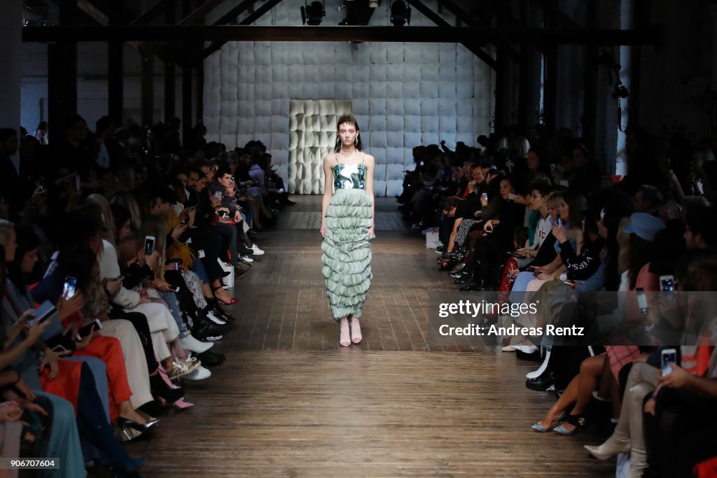 Marina Hoermanseder Defile - Der Berliner Salon AW 18/19