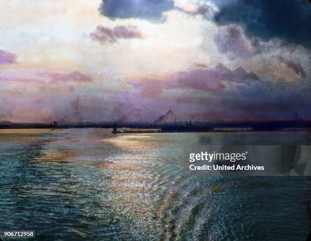 Japan, impression of the Tokyo Bay near Yokohama , image date: circa 1920. Carl Simon Archive.