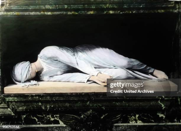 Statue of the holy Cecilia, made by Stefano Maderna at Rome, Italy.