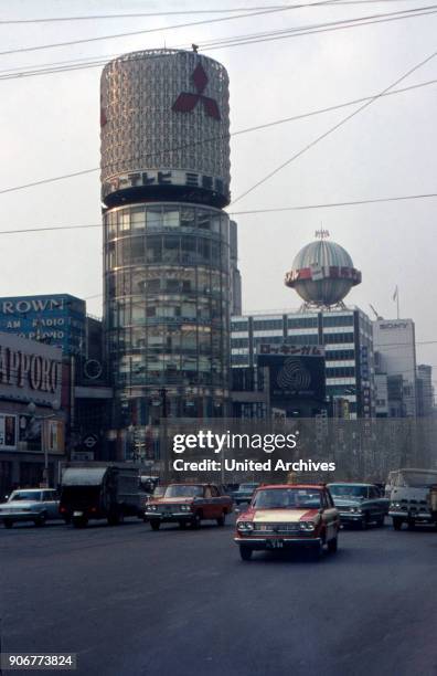 Sanai bulding at Tokyo's Ginza quarter, Japan 1960s.